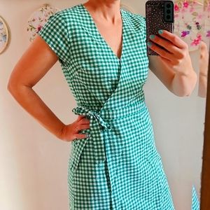 3/$20 Cute green gingham dress